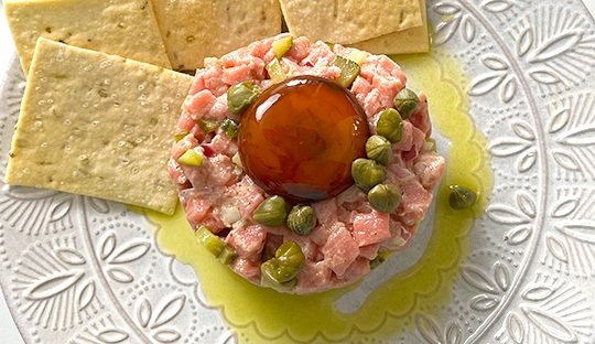 Tartar de Res con Yema Curada